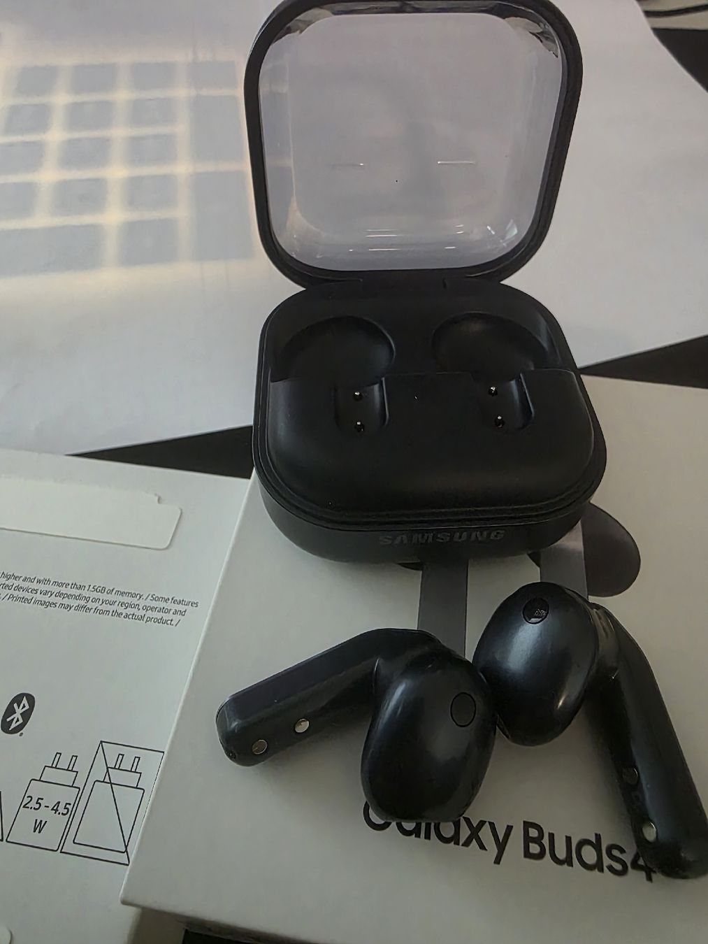 Samsung Cuffie: Galaxy Buds 4 / 2 x benutzt – Nuovo (secondo la descrizione) da Flawil venduto da nine9nine9 1