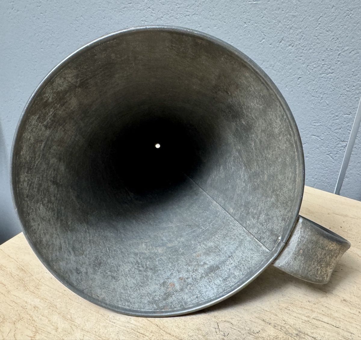 Altri elettrodomestici e apparecchi d’epoca: Antiker Trichter 23.5 cm mit Gebrauchsspuren – Usato da Rothrist venduto da Luckywinner 3