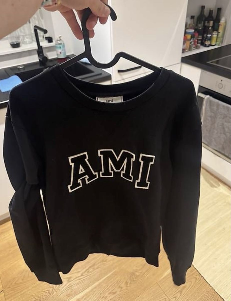 Pullover & Sweatshirts: Pullover AMI schwarz Grösse S guter Zustand – Gebraucht aus St. Gallen von rechsteinerholding