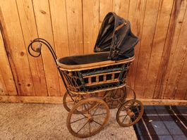 Antiker Puppenwagen