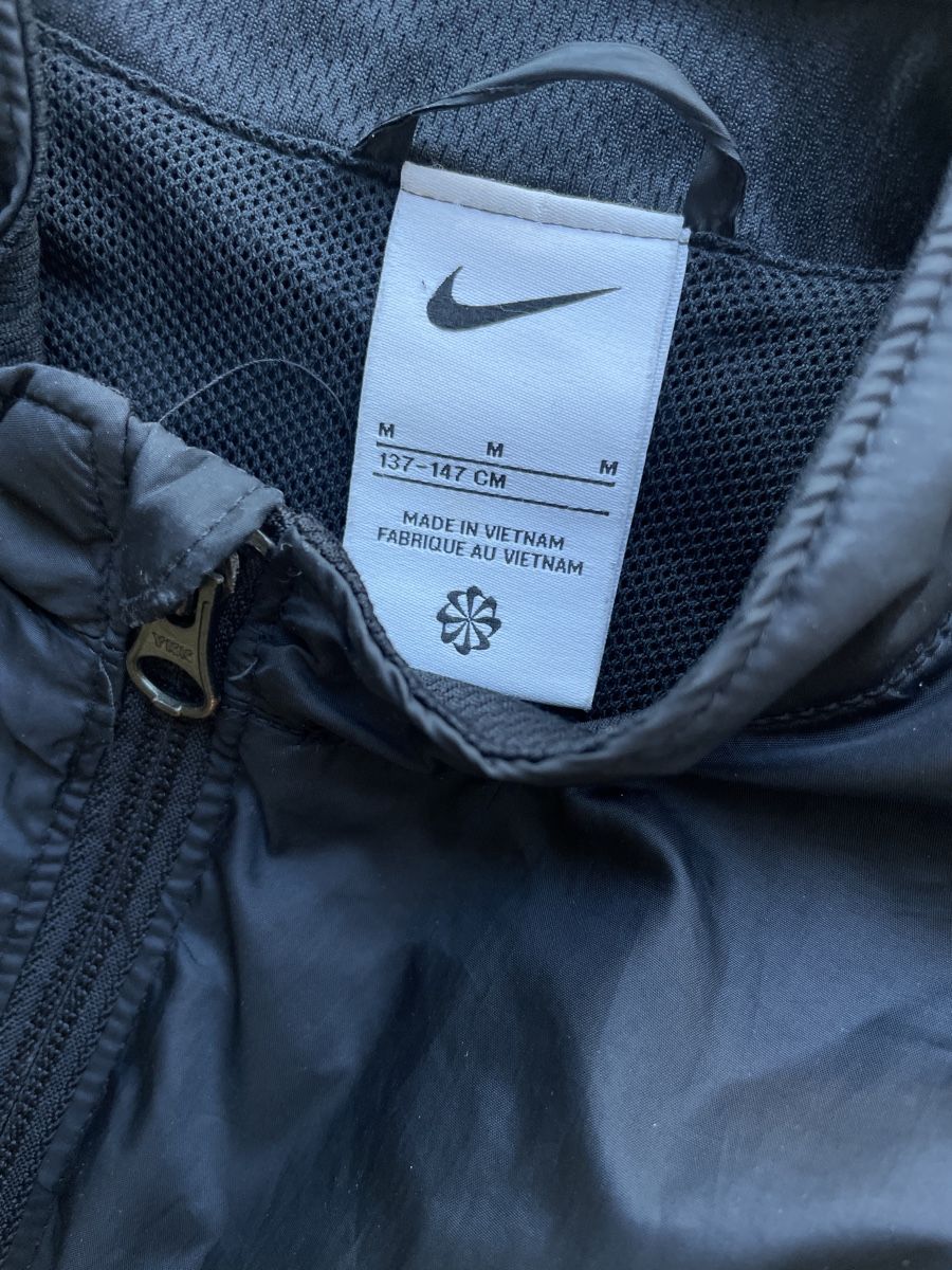 Nike Giacche: Nike Trainingsjacke 137-147cm – Usato da Wettswil venduto da Chlaettermus 1