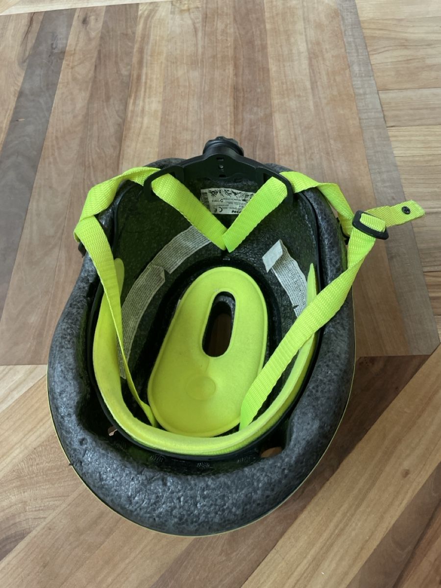 Caschi: Gebrauchter Velohelm, Grösse S, Neon Gelb – Usato da Kandersteg venduto da sunngirl 3