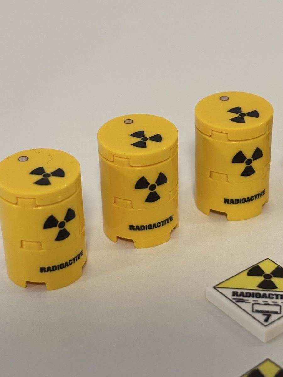 Lego Baukästen: 3x Lego Hazmat Guy mit Zubehör – Gebraucht aus Lengnau AG von Chefe43 1