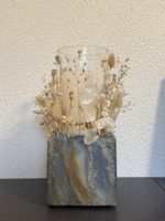 Trockenblumengesteck mit Kerze & Steinvase (33cm hoch) 