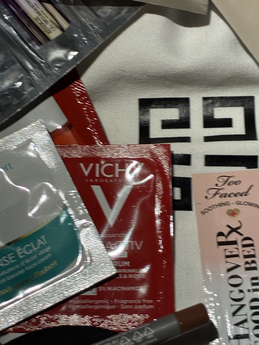 Cura del viso: Set Givenchy:Stoffsac, Prisme Libre Travels.& Proben - neu! – Nuovo e nell'imballaggio originale da Niederglatt ZH venduto da karinso 4