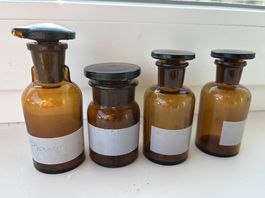 Petits flacons vides de pharmacie 