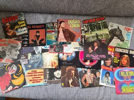 Konvolut Schallplatten über 100 Singles (S1)