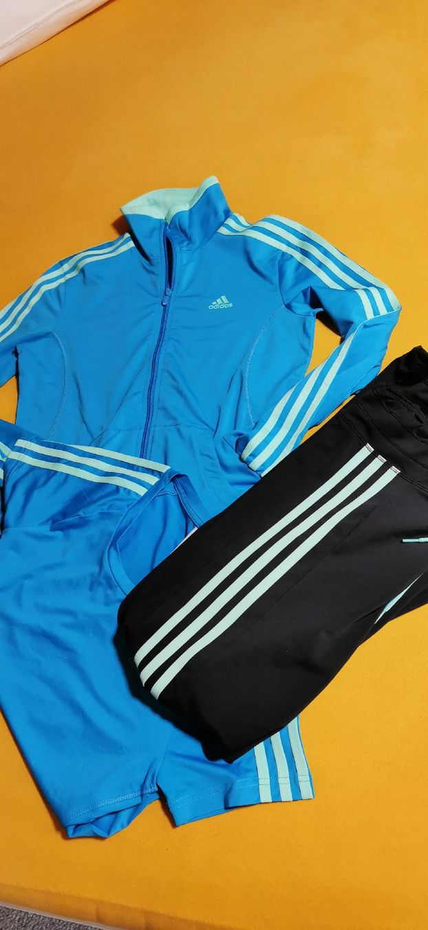 Adidas Lotti di vestiti: Adidas Trainingsanzug Gr. XS 3-teilig – Nuovo (secondo la descrizione) da St. Niklaus VS venduto da Distel60 1