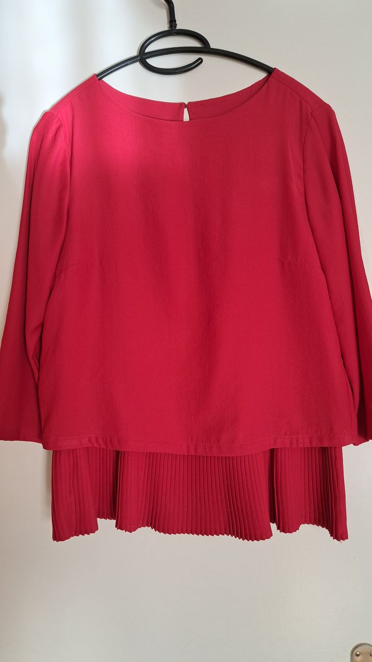 Blusen: Bluse rot, elegant, Gr. 34-36 – Gebraucht aus Waldkirch von alwiwasg