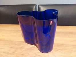 Iittala Aalto Vase, Kobaldblau, Nummerierter Designklassiker