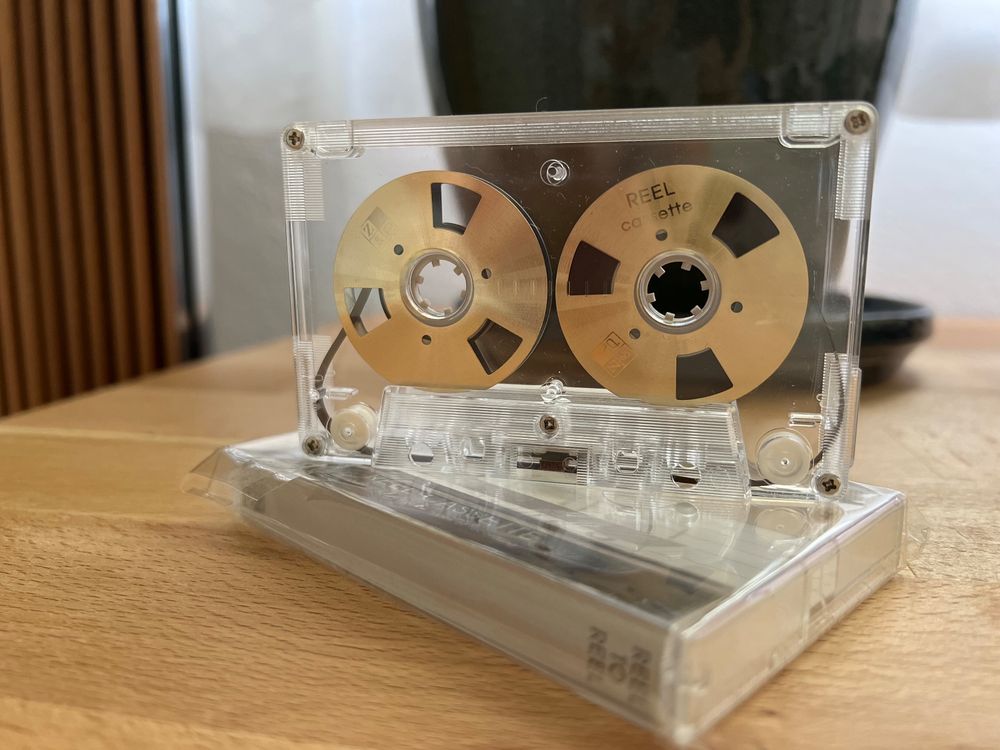 https://img.ricardostatic.ch/images/f3d6a787-24c0-4157-9566-fa620ba1e84e/t_1000x750/very-beautiful-reel-to-reel-cassette-tape-limited