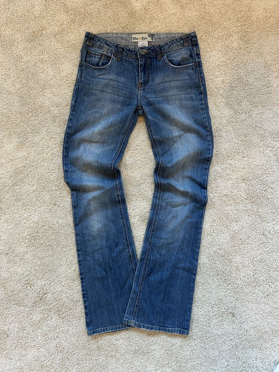 Jeans: super cute y2k jeans with design on backpockets  – Usato da Dietlikon venduto da leaaasells 2