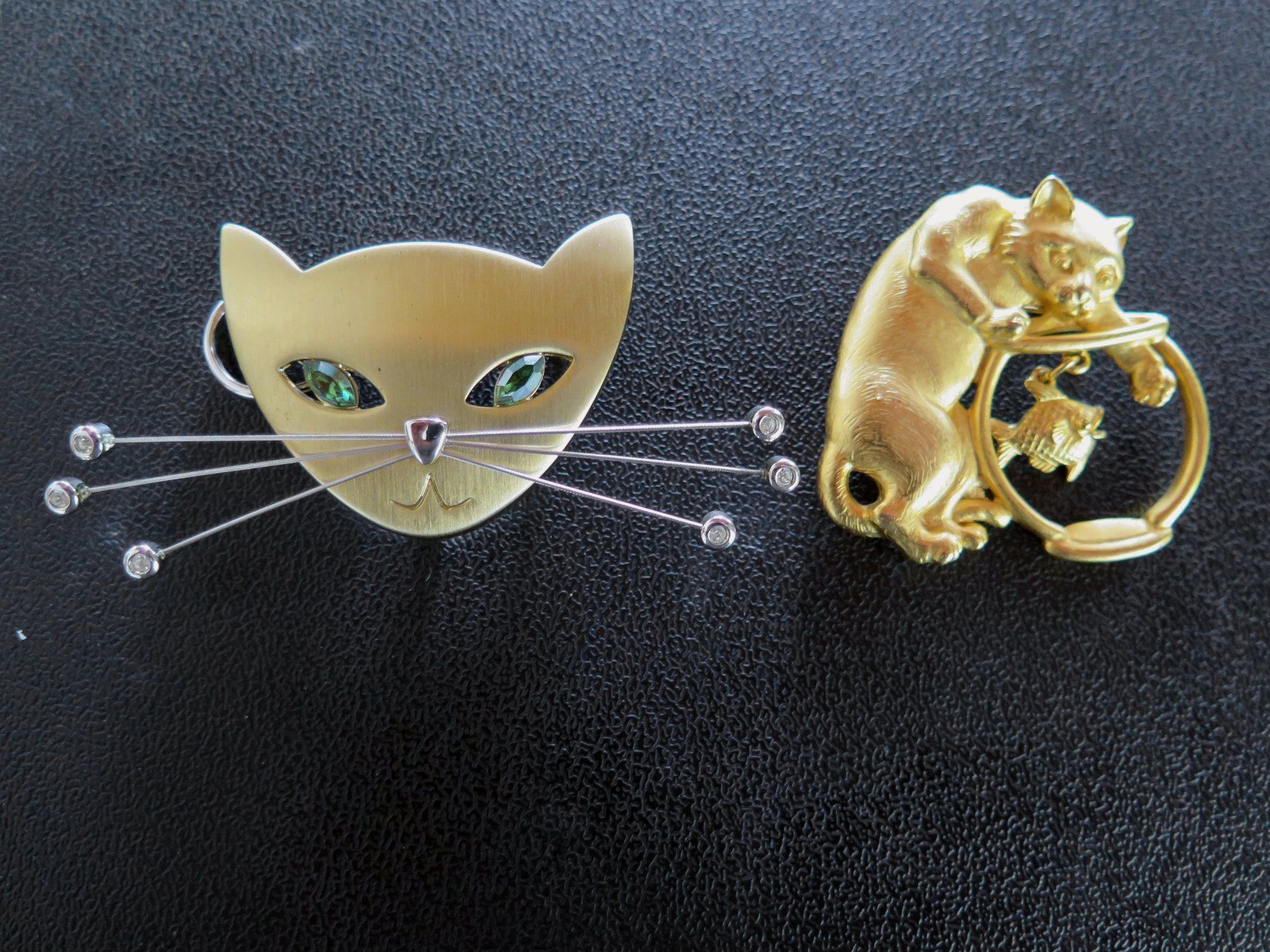 Broschen & Nadeln: 2 Vintage Katzen Broschen – Gebraucht aus zürich von celotto