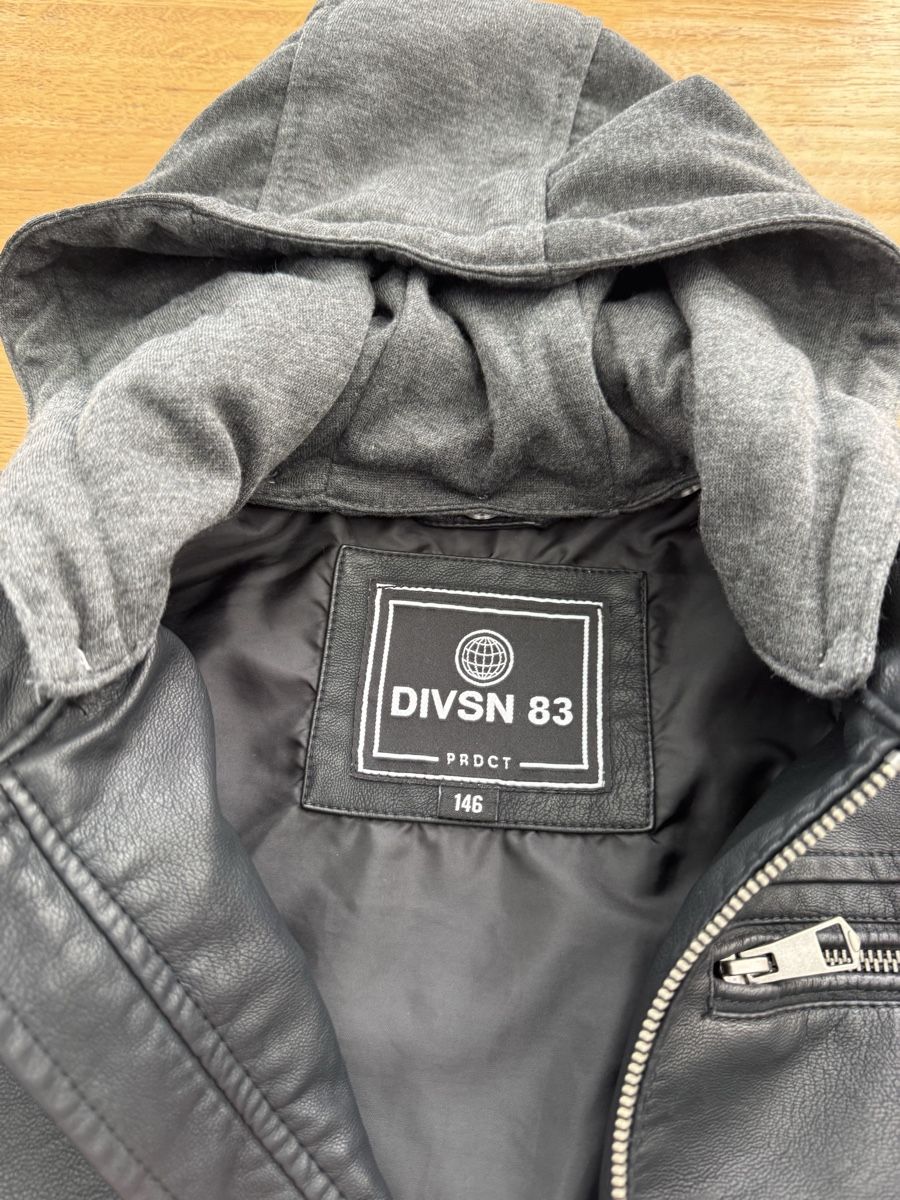 C&A Giacche & Cappotti: Bikerjacke mit Kapuze Grösse 146 – Nuovo (secondo la descrizione) da Hirzel venduto da Marmar88 3