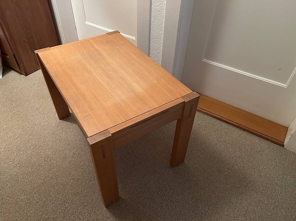 Tische: Kleiner Massivholz-Tisch Eiche, 75 × 50 × 50 cm – Gebraucht aus Binningen von peter.binningen 2