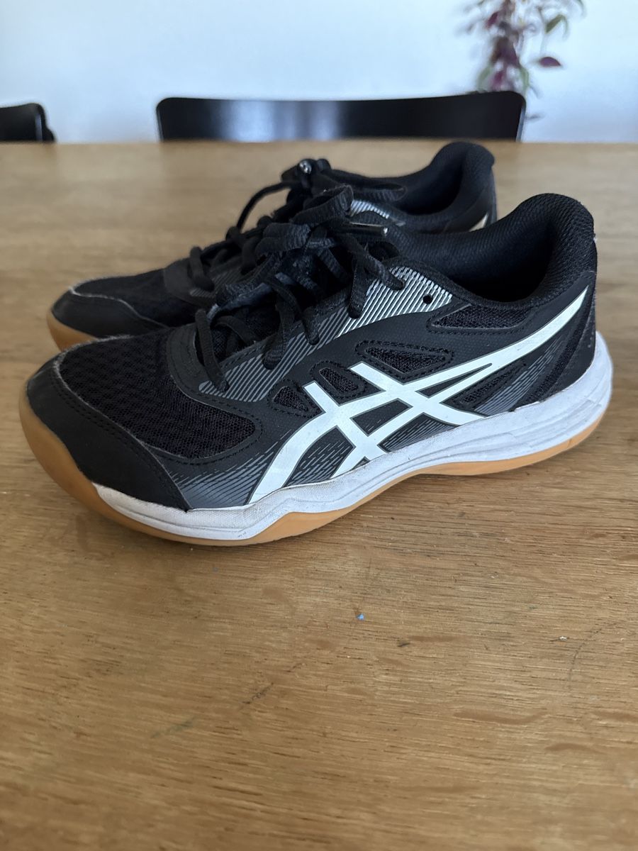 Asics Schuhe für Jungen: Asics Turnschuh Gr. 35 – Gebraucht aus Flüh von domiri 1