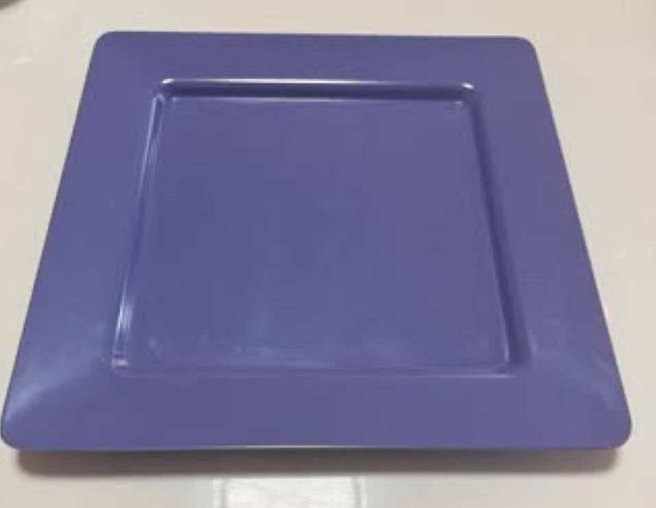 Assiettes: Assiettes plastiques dur – D'occasion à Ecublens VD par Paula1977