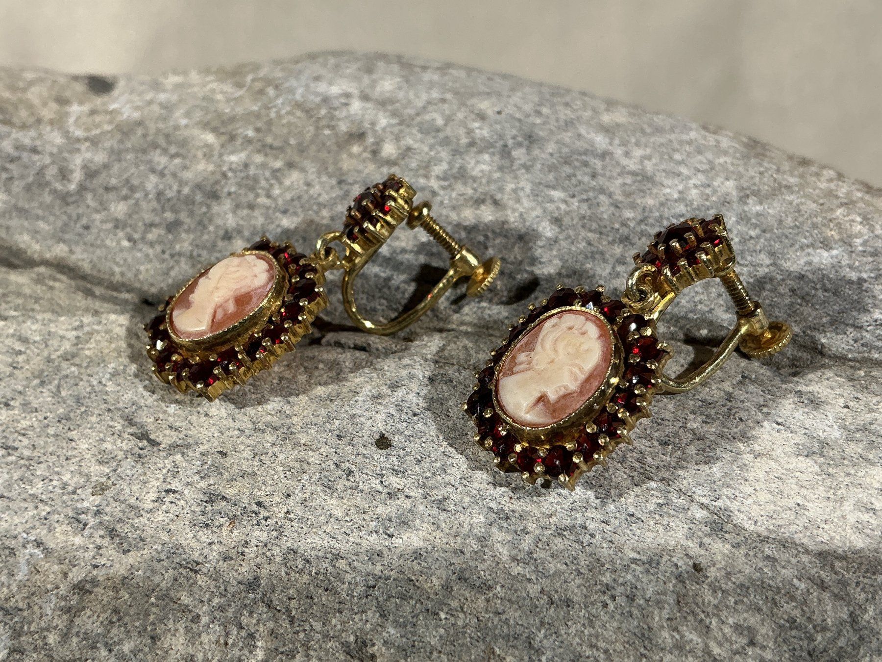 Orecchini pendenti & Orecchini a lobo: BÖHMISCHER GRANATSCHMUCK Ohrclips Cameé – Nuovo (secondo la descrizione) da Richterswil venduto da Restwert_Richterswil 4