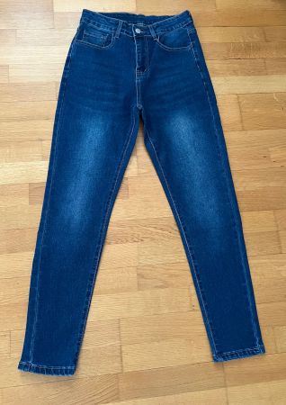 Neue coole Jeans neu Gr. S, dehnbar, ideal für den Frühling!