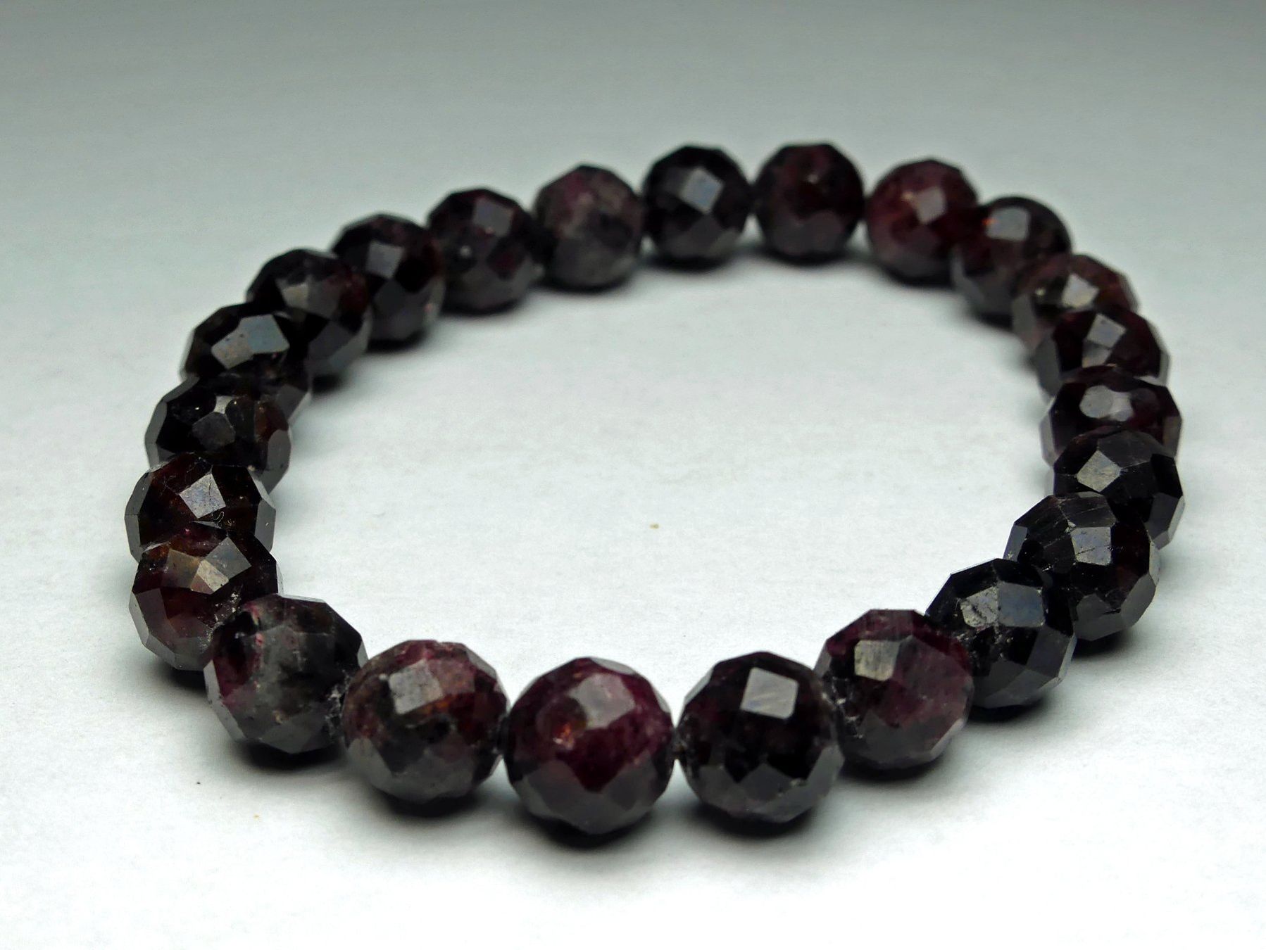Bracciali & Braccialetti: Armband mit facettierten Granaten – Nuovo e nell'imballaggio originale da Matten b. Interlaken venduto da kero71 5