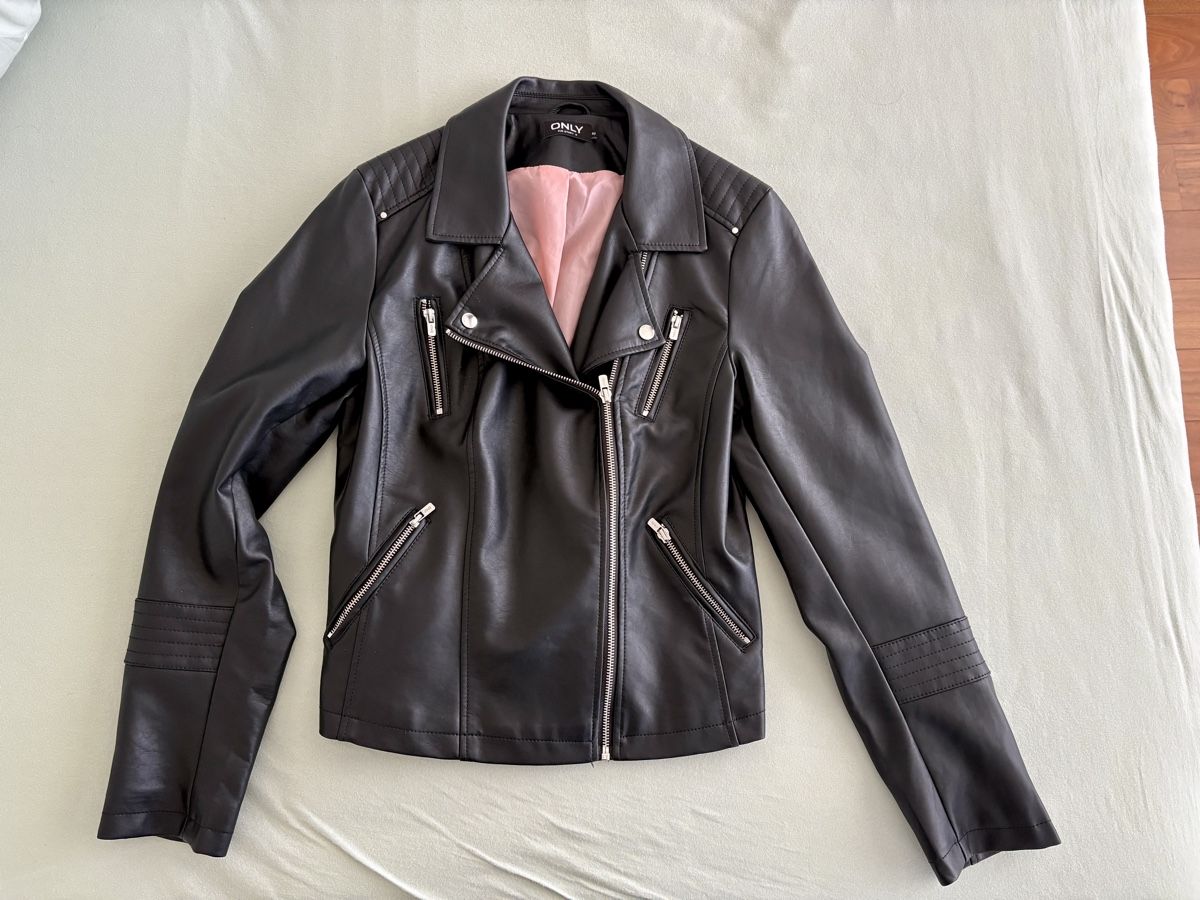 Only Giacche: Kunstlederjacke Only schwarz mit rosa Innenfutter M – Nuovo (secondo la descrizione) da Altendorf venduto da ChrisDi10