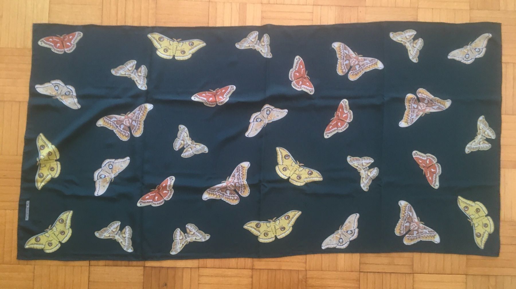 Foulards, Tücher & Schals: Foulard Seidenspinner Schmetterlinge – Neu (gemäss Beschreibung) aus Zürich von mirjamgg