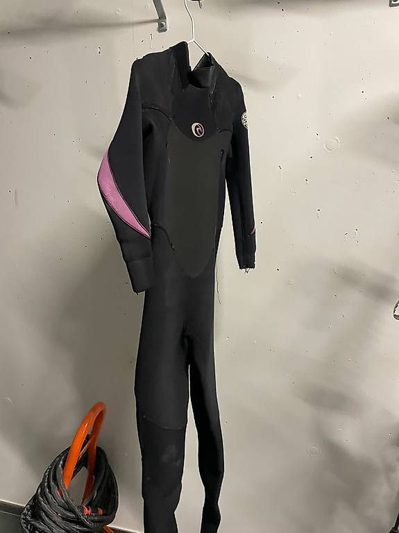 Mute per immersioni: Rip Curl Womens Wetsuit Size 8 3/4mm – Usato da Lachen SZ venduto da mar_pc6x