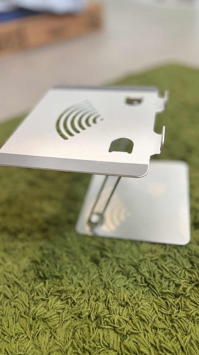 Racks & Ständer: Laptopständer Metall neuwertig – Gebraucht aus Oberengstringen von ann_ddh2 1