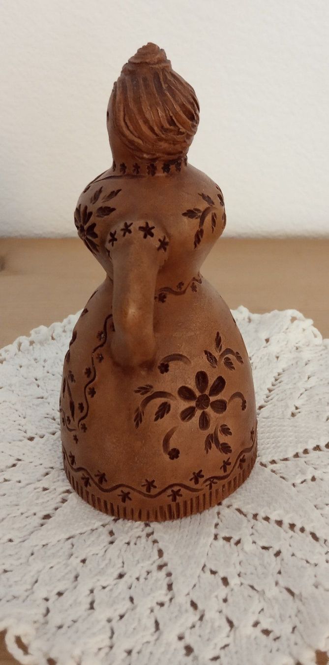Figuren: Frauen Tonfigur – Gebraucht aus Chur von Nisami 1
