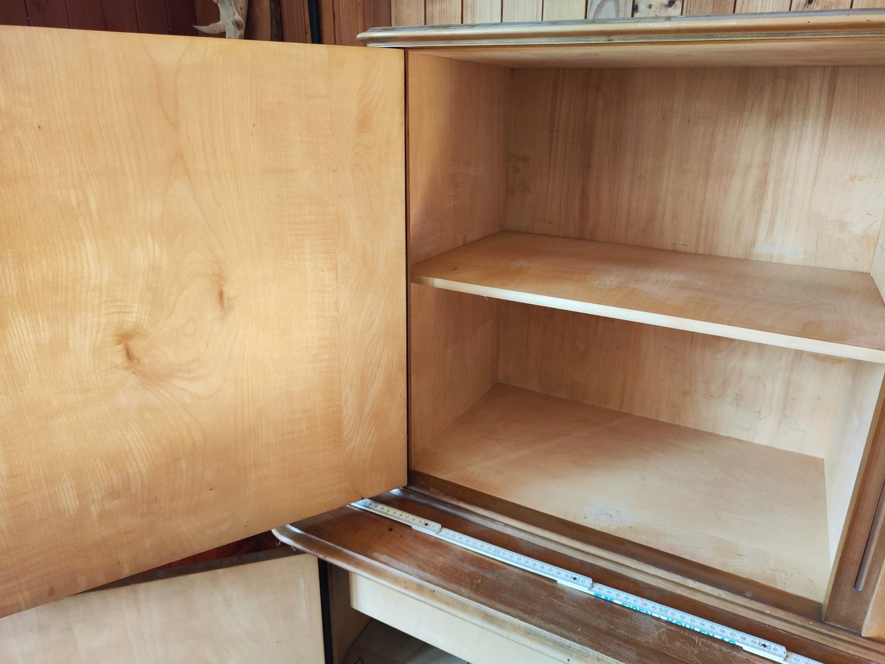 Credenze: antikes Buffet mit Glasvitrine – Usato da Stalden (Sarnen) venduto da tschudi04 2