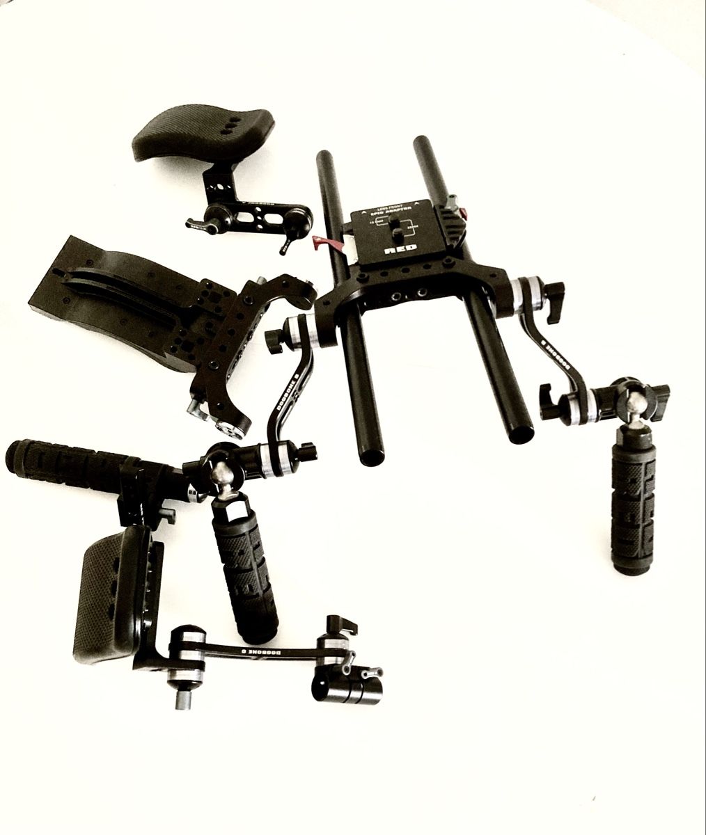Red Caméscopes: RED DSMC Base Production Pack + Shoulder Mount – D'occasion à Zürich par rie_dn6f