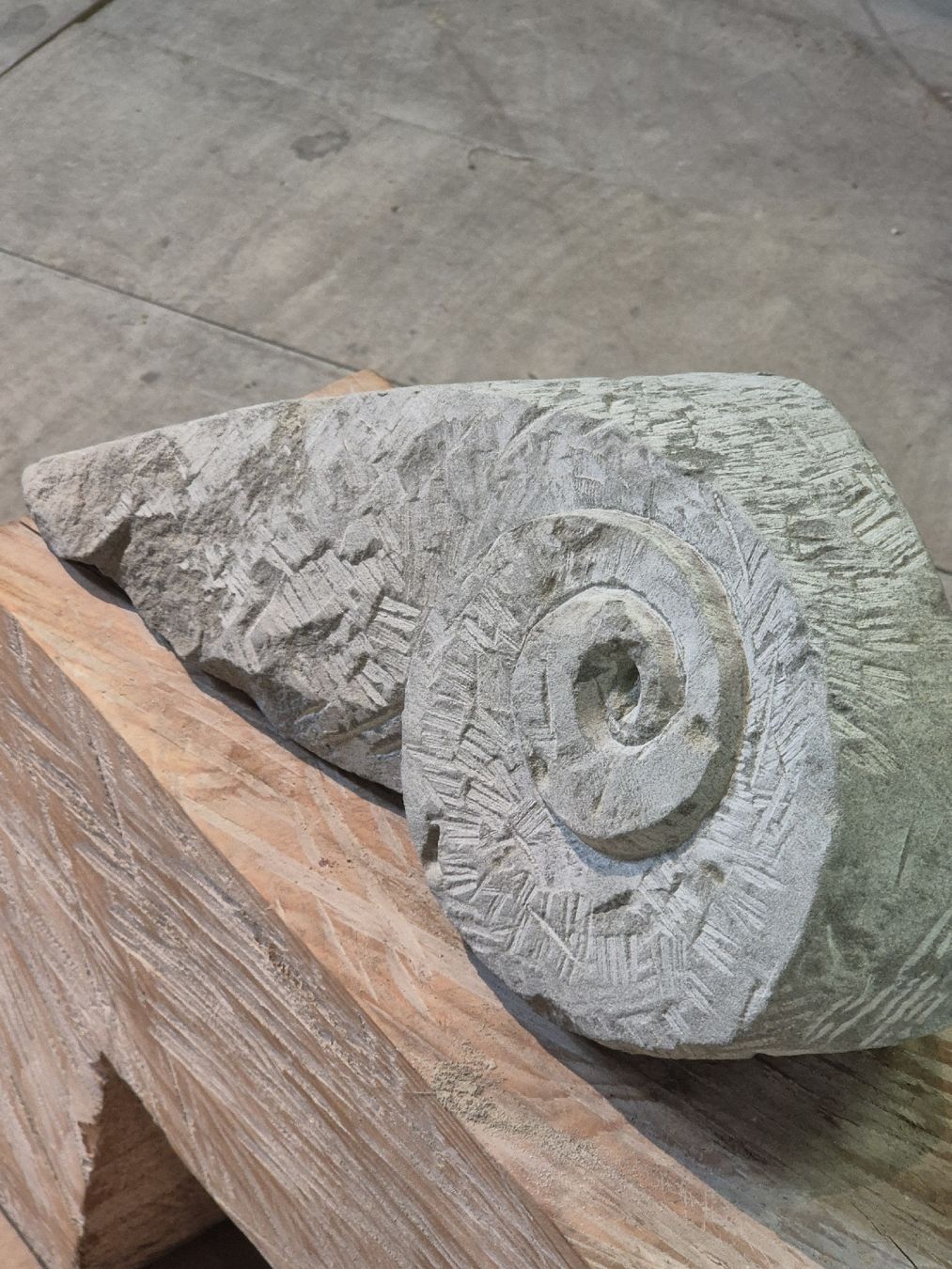 Statuette: Gartendeko Sandsteinschnecke – Nuovo (secondo la descrizione) da Ehrendingen venduto da Amigo5