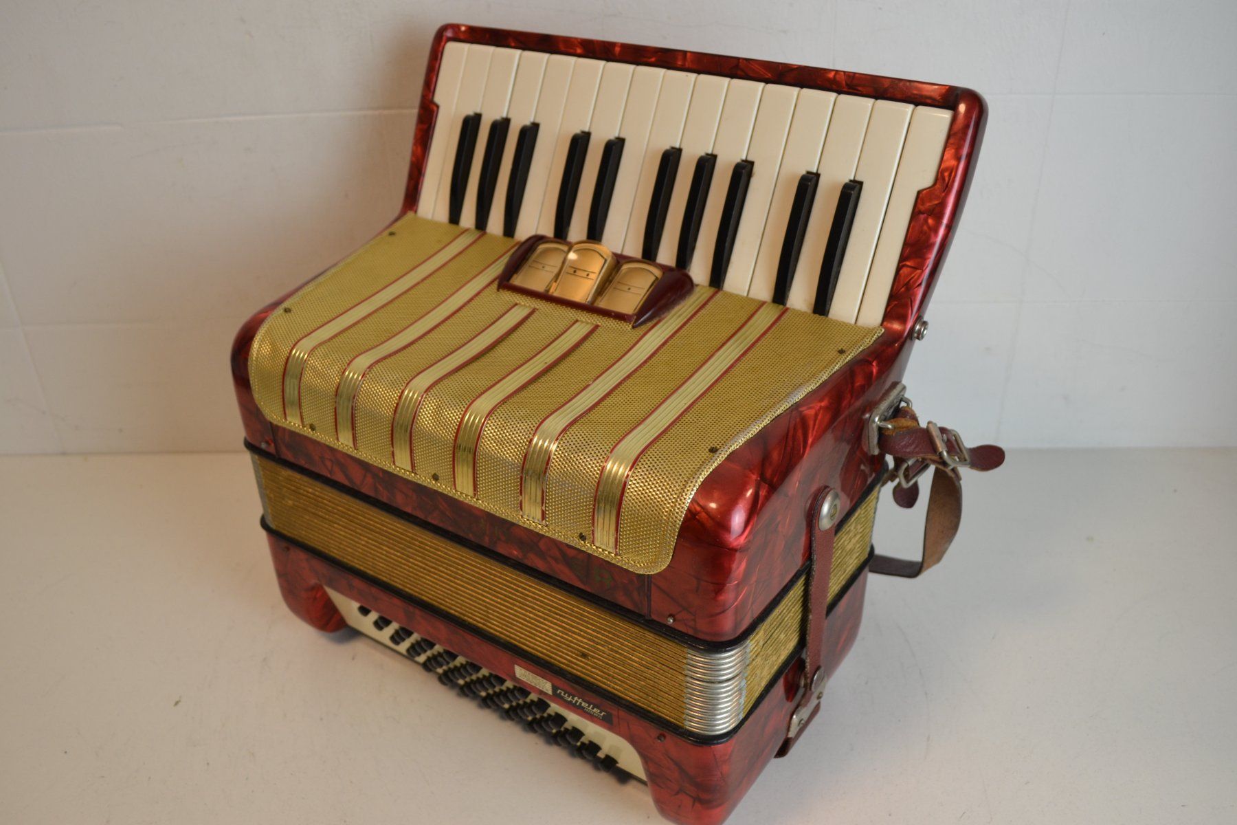 Hohner Musikinstrumente: Akkordeon chromatisch Hohner Concerto I – Gebraucht aus Zürich von Brockito 2