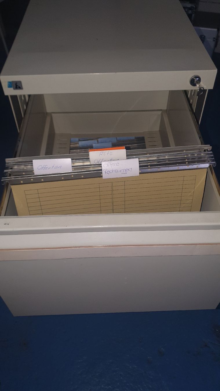 Armoires: Hängeregisterschrank – D'occasion à Maienfeld par RobofixAG 1