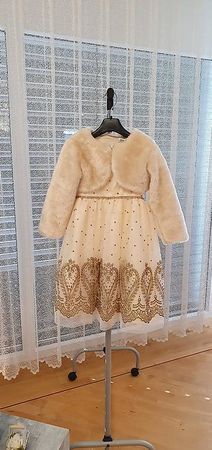 Wunderschönes Kleid mit Pelz Bolero
