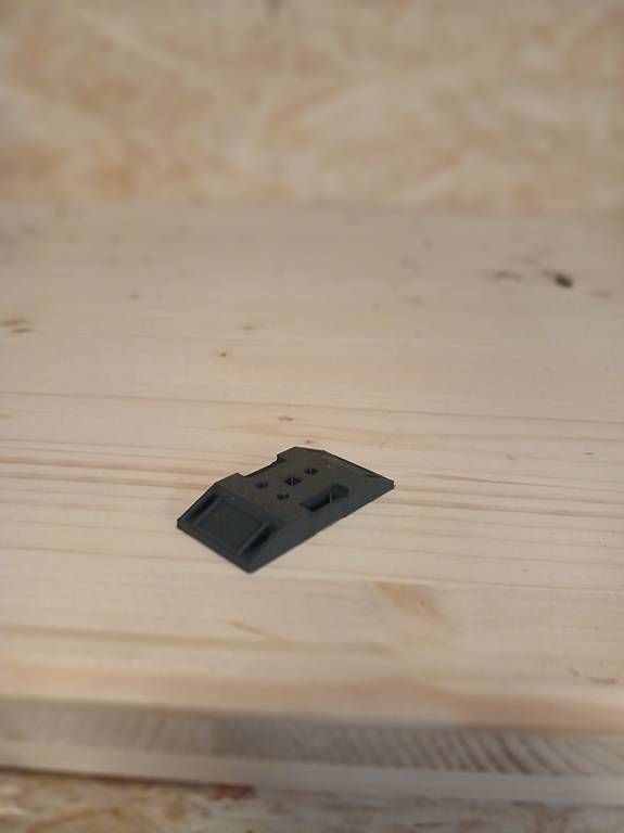 Modellbausätze & Standmodelle: Absperrsockel mit parelle 1:14 – Gebraucht aus Eichberg von luk_6sxq 1