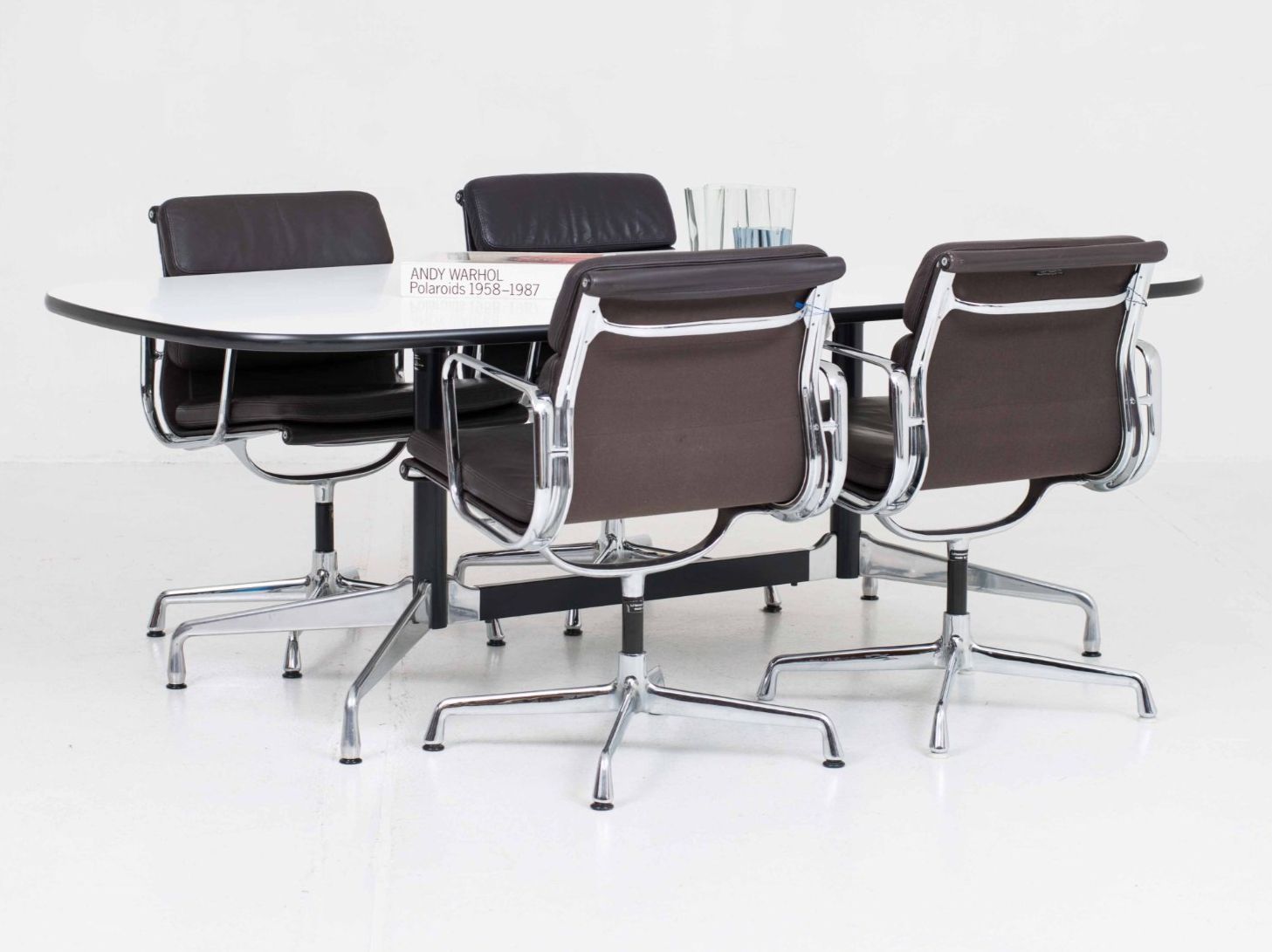 Vitra Tavoli: Vitra Segmented Table von Charles & Ray Eames – Usato da Zürich venduto da STUZH38 2