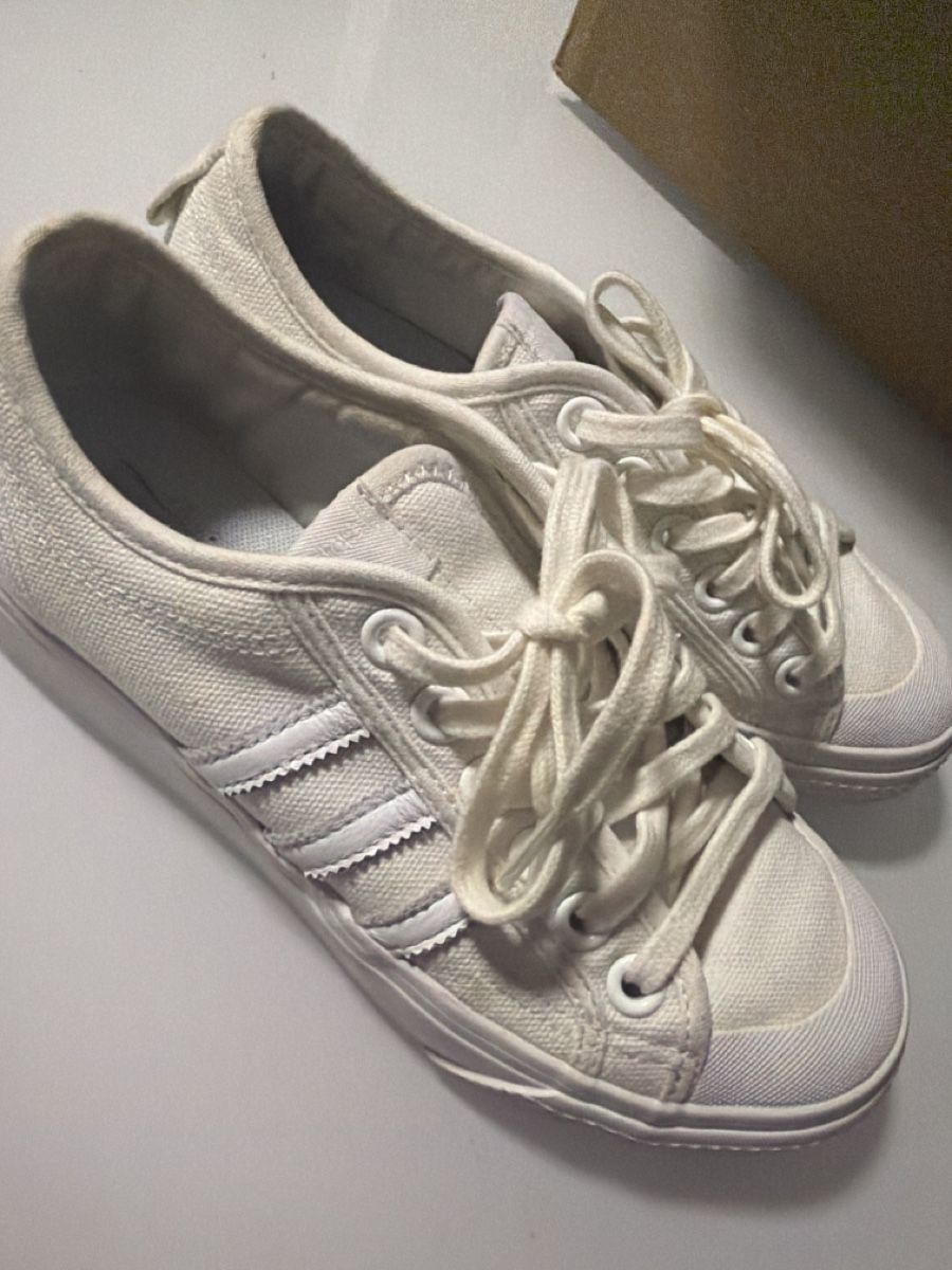 Adidas Chaussures femmes: Adidas-Sneaker – D'occasion à Basel par tvende 2