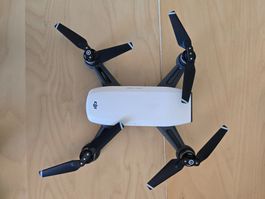 DJI Spark, drone en parfait état, avec 6 batteries!