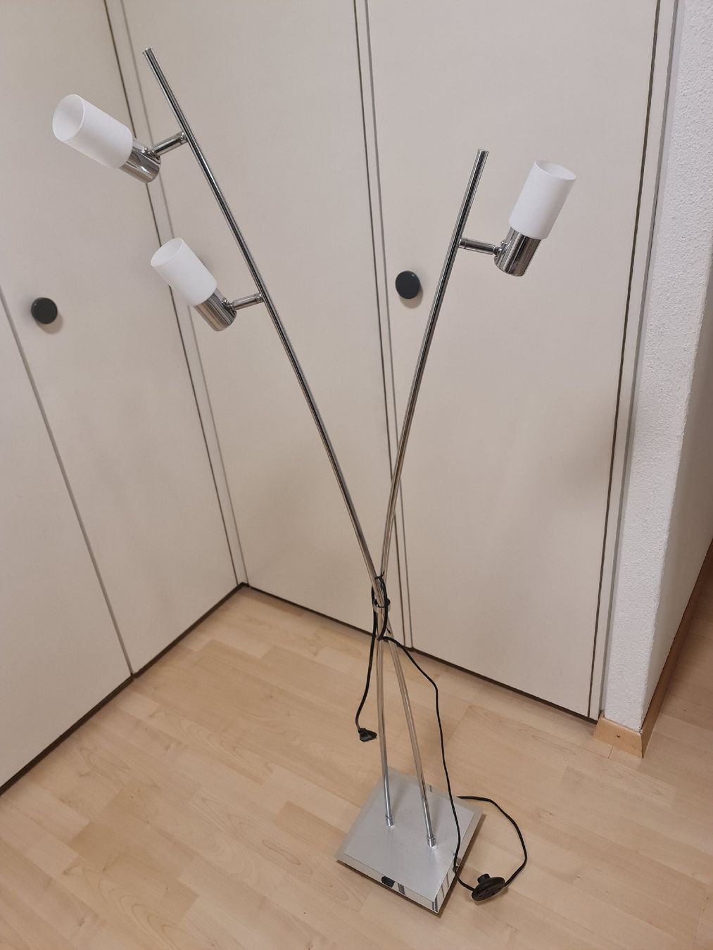 Lampen: Ständerlampe, Chrom 3-flammig, LED – Gebraucht aus Schattdorf von Mbeavis