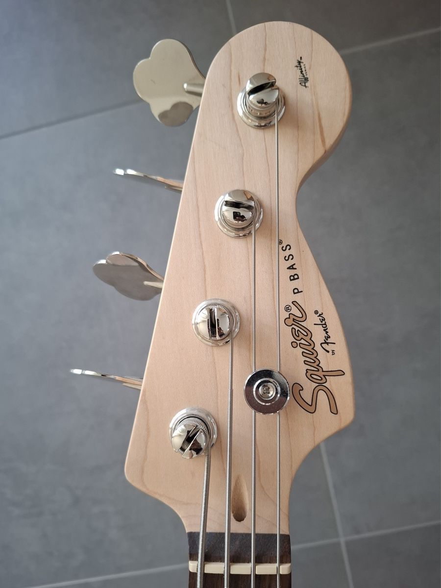 Squier Strumenti musicali: Squier Affinity PJ Bass Schwarz – Nuovo (secondo la descrizione) da Thun venduto da sof_by7w 7