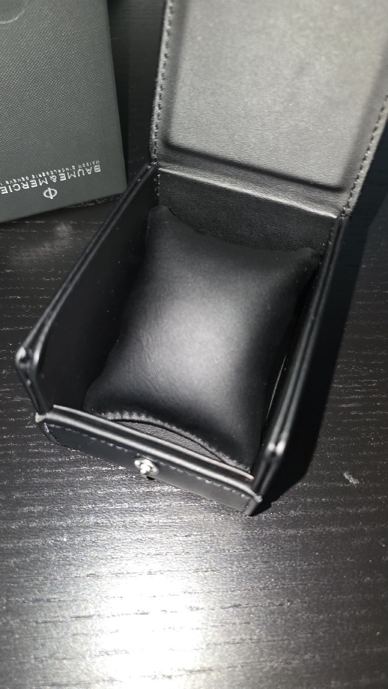 Baume & Mercier Scatole porta orologi: Baume & Mercier Uhrenbox Leder Schwarz  – Nuovo (secondo la descrizione) da Gampel venduto da Seilerwatches 1