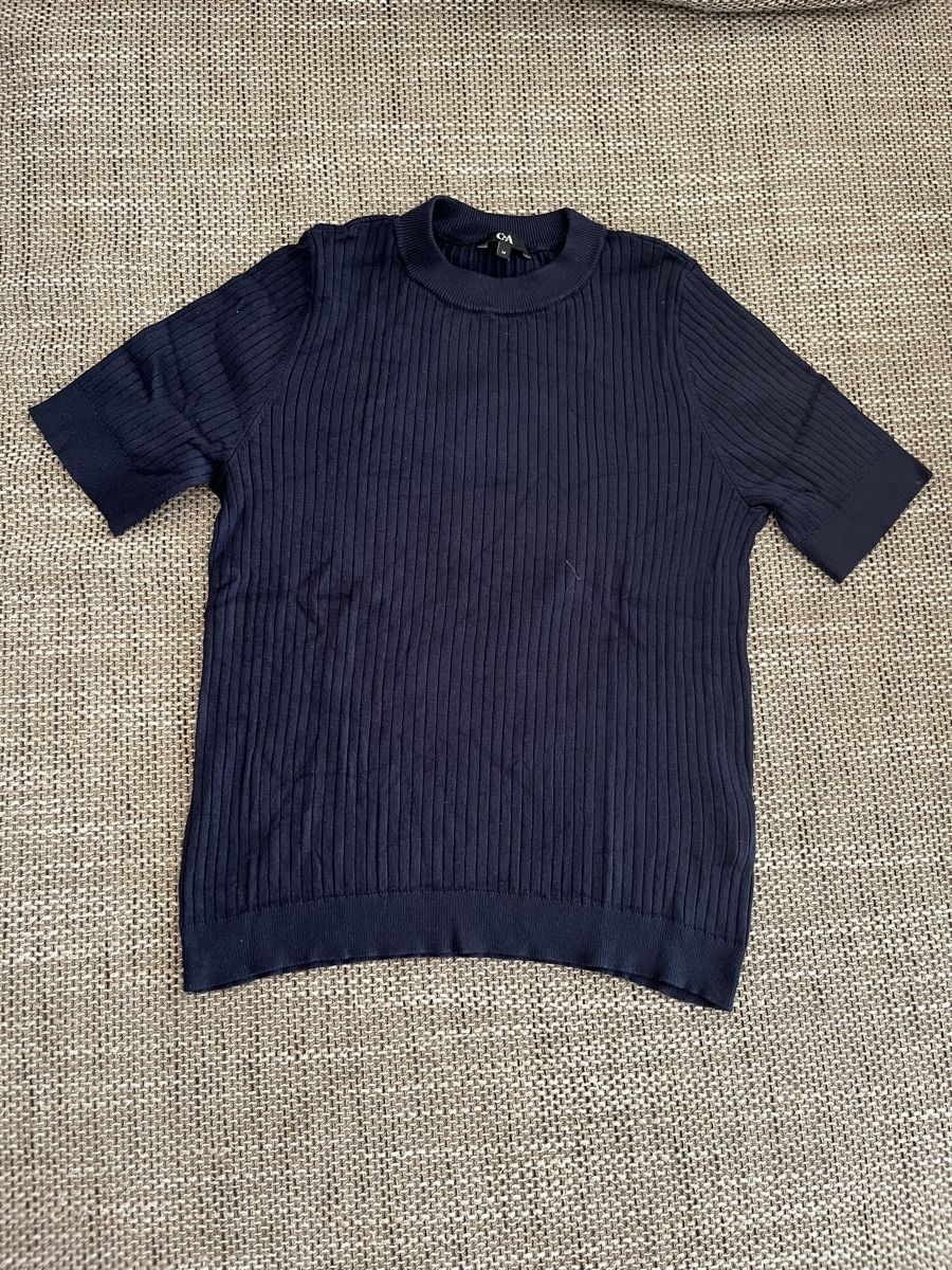 C&A T-shirt: Dunkelblaues C&A Rippstrick-Shirt - Gr. M – Usato da Kleinandelfingen venduto da fam_x5rv