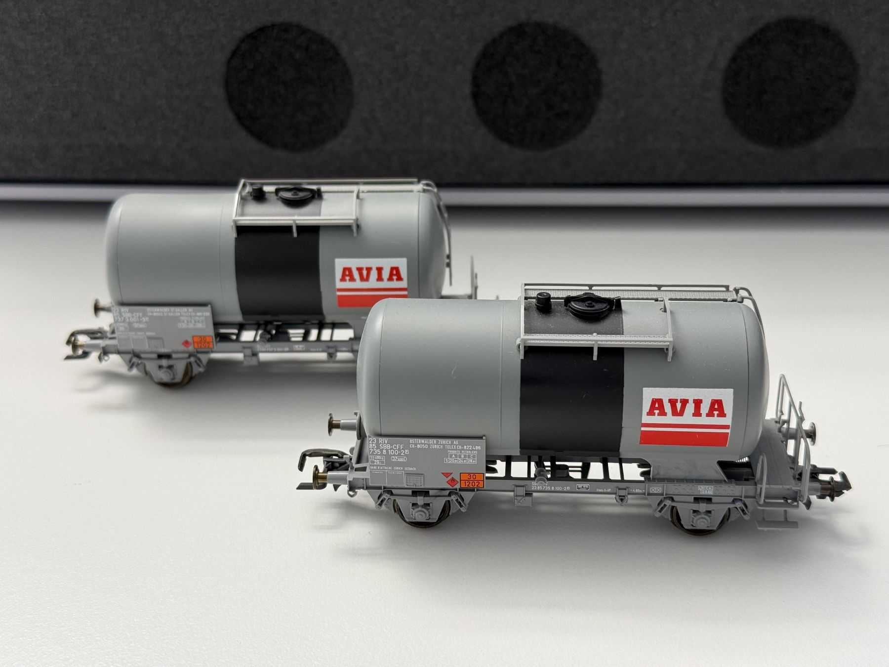 Piko Modellini di ferrovie: Roco 44086 2er Set SBB Kesselwagen AVIA  / DC HO – Usato da Jonschwil venduto da sutfra12 3