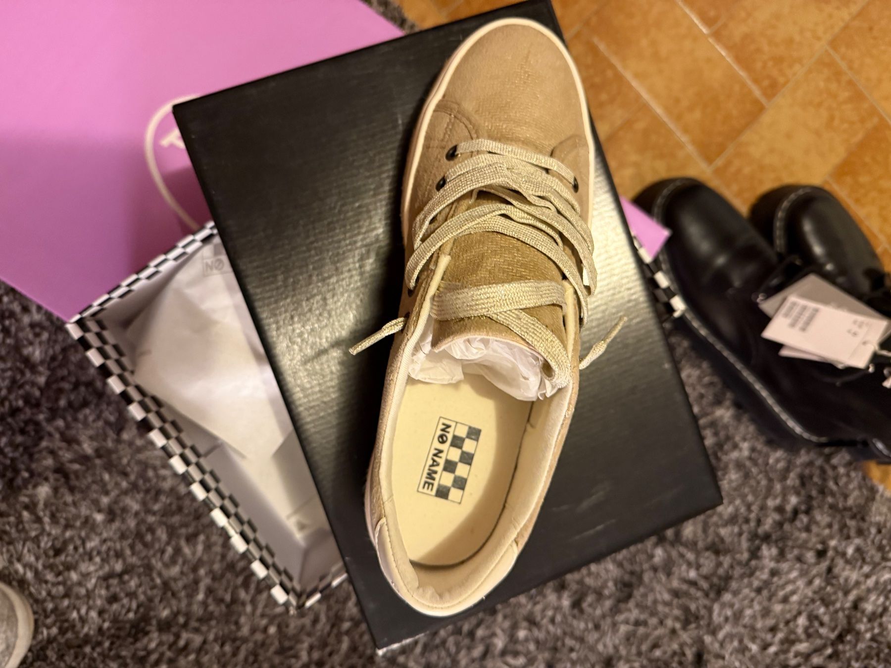 Damenschuhe: basket – Neu und originalverpackt aus savièse von karukeragwada