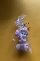 Süsse Figur mit Herz, Porzellan, Handbemalt, Neu & OVP!