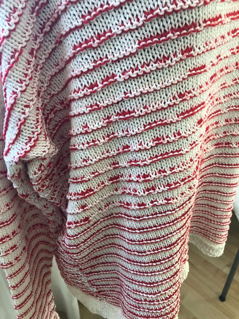Maglioni & Felpe: Oversize Strickpullover in Weiss-Rot, Gr. 46 – Nuovo (secondo la descrizione) da Arlesheim venduto da OmnIa55 2