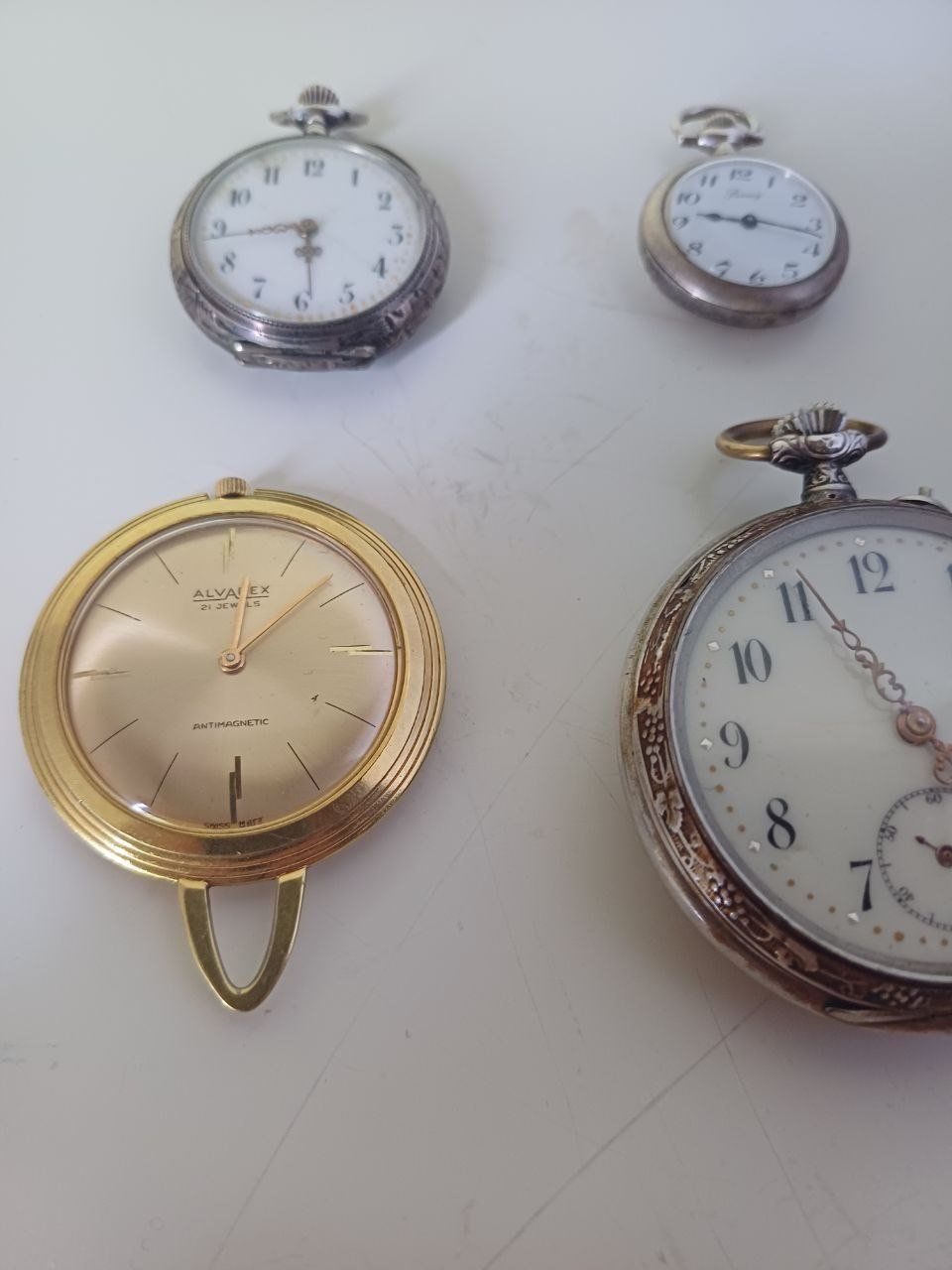 Swiss Orologi: 3 silber- und goldplattierte Taschenuhren – Usato da Bern venduto da Yunkom 1