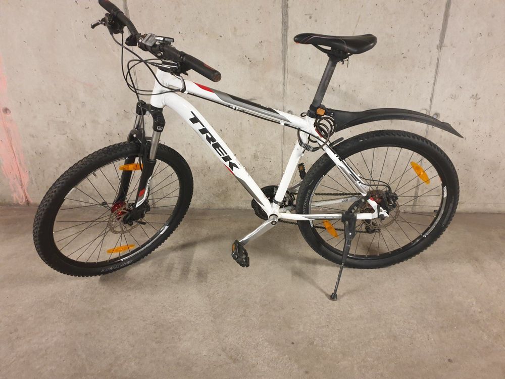 Trek 3700 on sale 26 inch