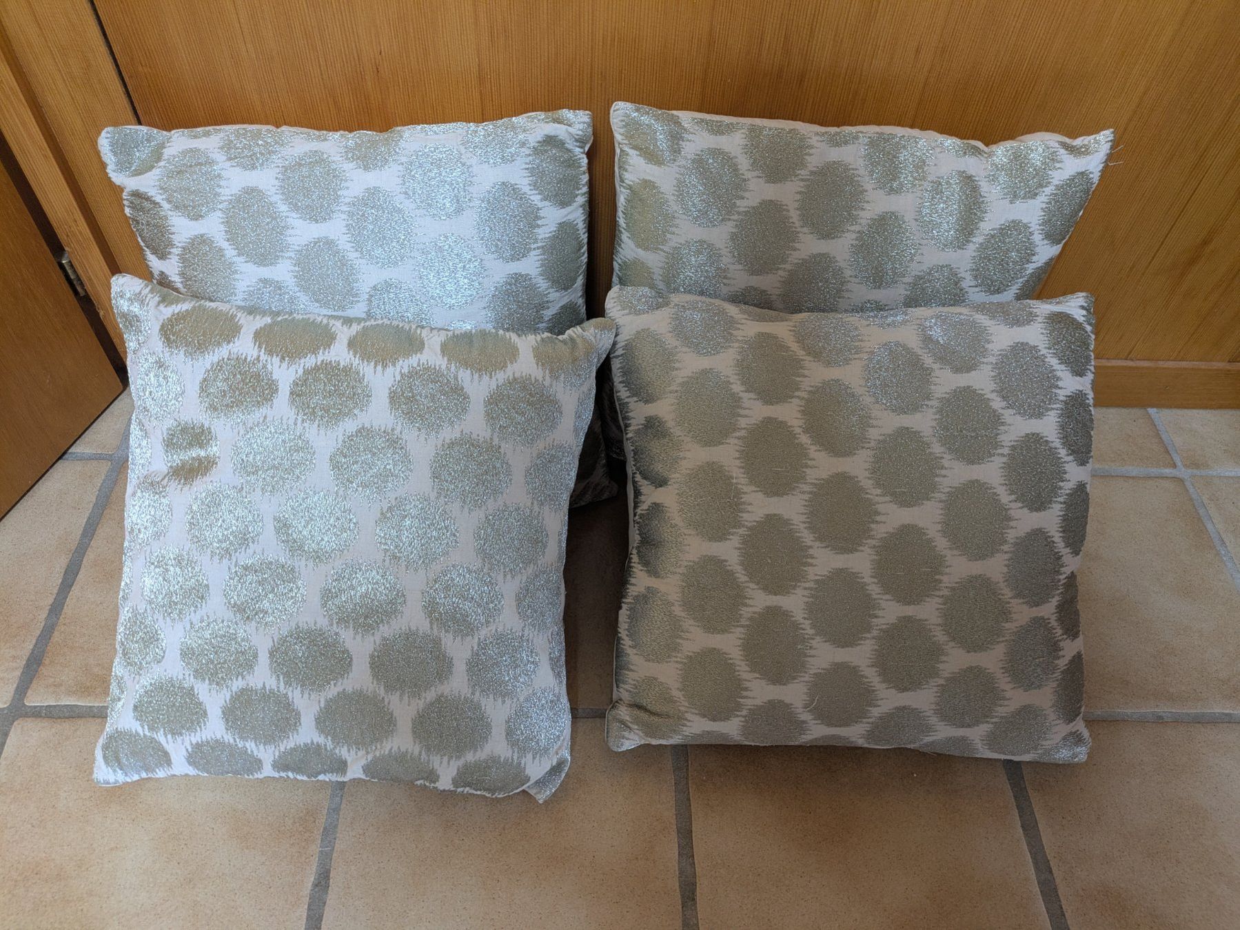 Interio Kissen: Interio 4 coussins décoratifs – Gebraucht aus Arbaz von nao_5ljw